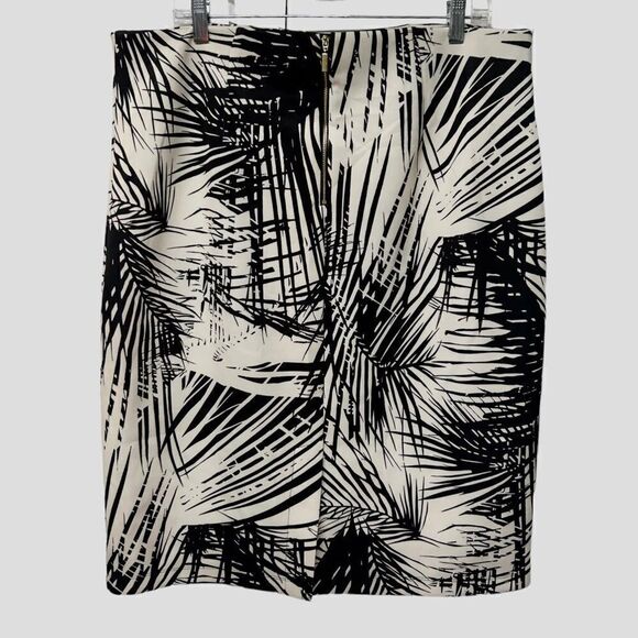 Dress Barn Cream Bodycon Pencil Mini Skirt Black Leaves Plants Pattern Stretchy - Picture 2 of 5